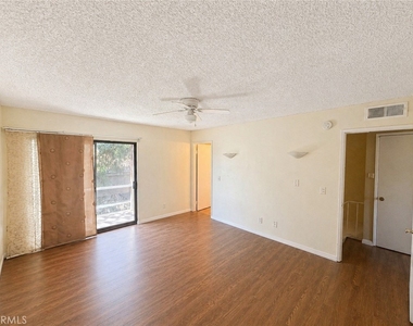 9131 Burnet Avenue - Photo Thumbnail 11