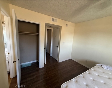 9131 Burnet Avenue - Photo Thumbnail 19