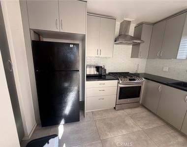 9131 Burnet Avenue - Photo Thumbnail 33