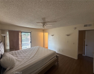 9131 Burnet Avenue - Photo Thumbnail 23