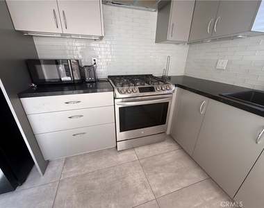 9131 Burnet Avenue - Photo Thumbnail 34
