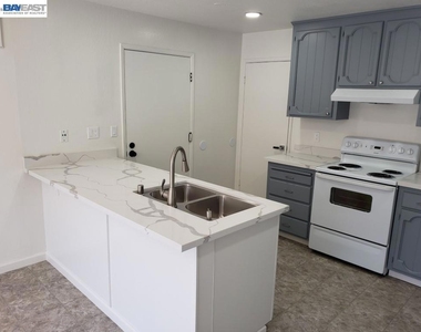 342 Washington Blvd - Photo Thumbnail 3