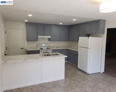 342 Washington Blvd - Photo Thumbnail 2