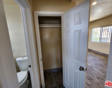 1426 1/2 E 48th Street - Photo Thumbnail 10