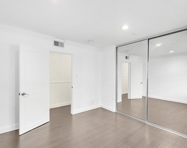 18619 Collins Street - Photo Thumbnail 12