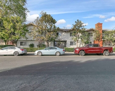 18619 Collins Street - Photo Thumbnail 17