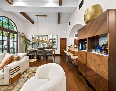 11937 W Sunset Boulevard - Photo Thumbnail 5