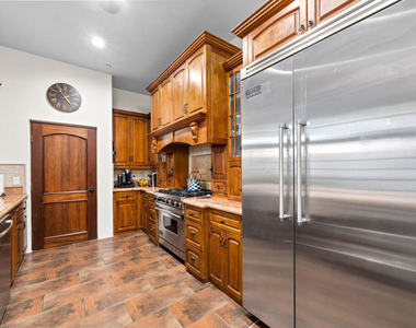 11937 W Sunset Boulevard - Photo Thumbnail 9