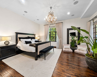 11937 W Sunset Boulevard - Photo Thumbnail 11