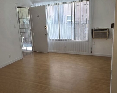 428 S Wilton Place - Photo Thumbnail 1