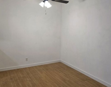 428 S Wilton Place - Photo Thumbnail 6