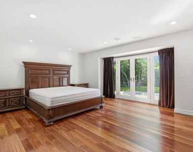 999 Casiano Road - Photo Thumbnail 19