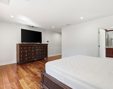 999 Casiano Road - Photo Thumbnail 20