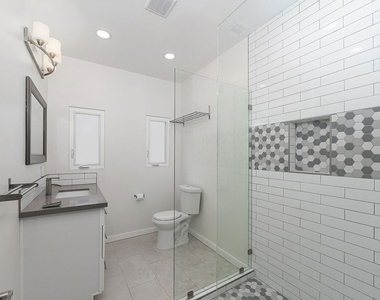 1150 S Tremaine Avenue - Photo Thumbnail 12