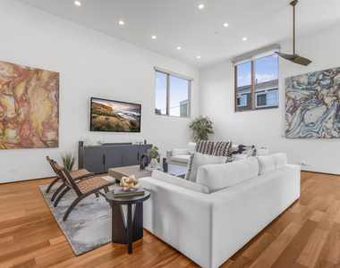 661 Broadway Street - Photo Thumbnail 7