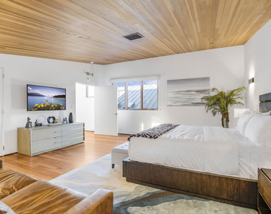 661 Broadway Street - Photo Thumbnail 20