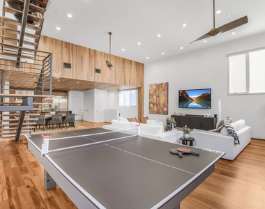 661 Broadway Street - Photo Thumbnail 11