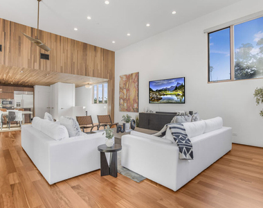 661 Broadway Street - Photo Thumbnail 4