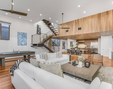 661 Broadway Street - Photo Thumbnail 9