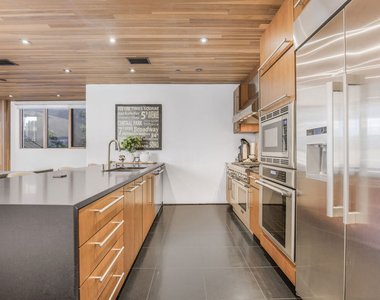 661 Broadway Street - Photo Thumbnail 15