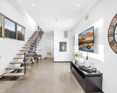 661 Broadway Street - Photo Thumbnail 17