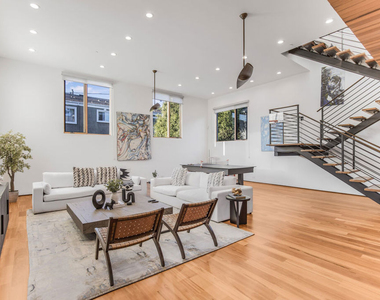 661 Broadway Street - Photo Thumbnail 8