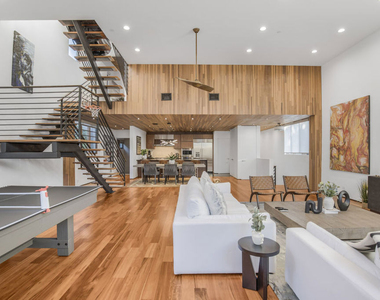 661 Broadway Street - Photo Thumbnail 10