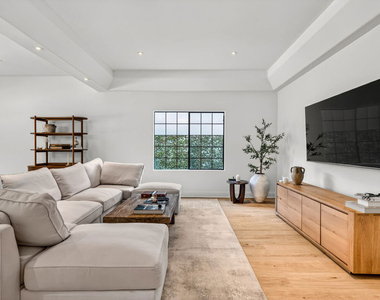 4475 Stern Avenue - Photo Thumbnail 8