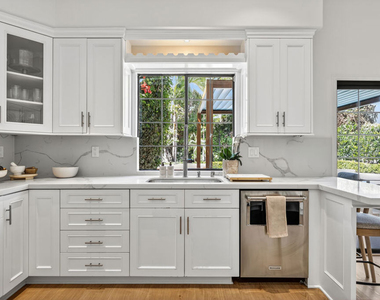 4475 Stern Avenue - Photo Thumbnail 12