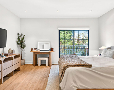 4475 Stern Avenue - Photo Thumbnail 16