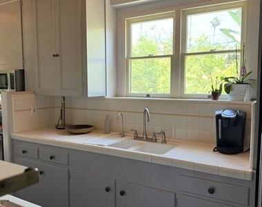 923 Alma Street - Photo Thumbnail 5