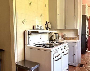 923 Alma Street - Photo Thumbnail 6