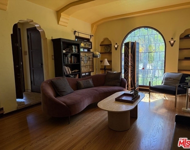 923 Alma Street - Photo Thumbnail 3
