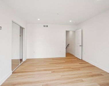 312 N Coronado Street - Photo Thumbnail 13