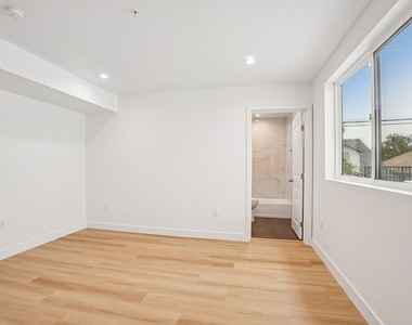 312 N Coronado Street - Photo Thumbnail 9
