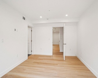 312 N Coronado Street - Photo Thumbnail 19