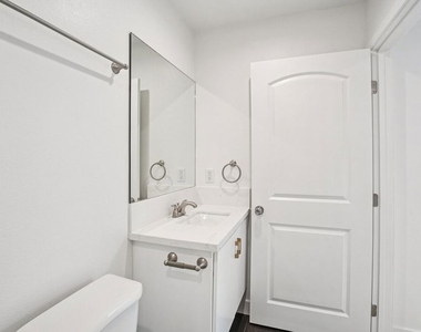 312 N Coronado Street - Photo Thumbnail 2