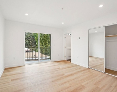 312 N Coronado Street - Photo Thumbnail 14