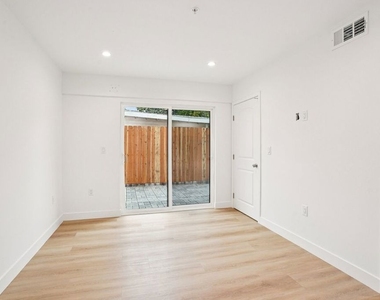 312 N Coronado Street - Photo Thumbnail 20