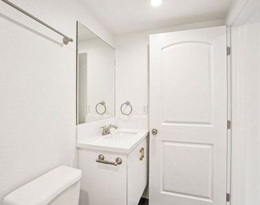 312 N Coronado Street - Photo Thumbnail 16
