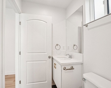 312 N Coronado Street - Photo Thumbnail 11