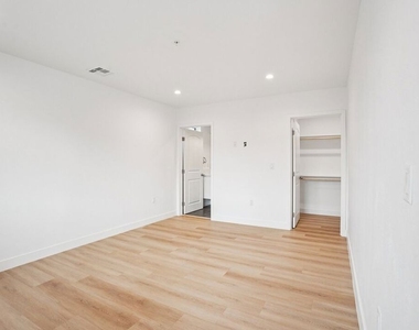 312 N Coronado Street - Photo Thumbnail 8
