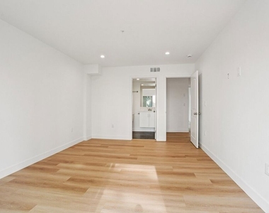 312 N Coronado Street - Photo Thumbnail 14