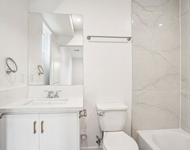 312 N Coronado Street - Photo Thumbnail 5