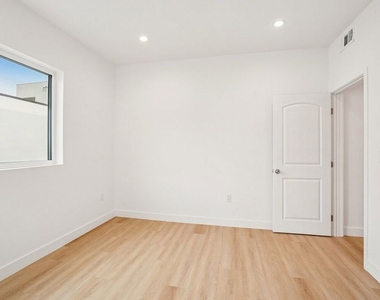 312 N Coronado Street - Photo Thumbnail 13