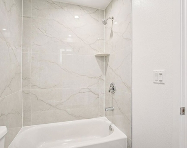 312 N Coronado Street - Photo Thumbnail 4