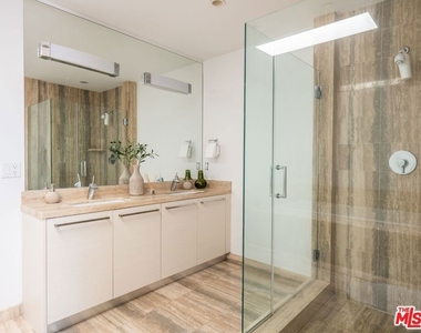 855 N Croft Avenue - Photo Thumbnail 22