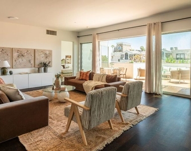 855 N Croft Avenue - Photo Thumbnail 7