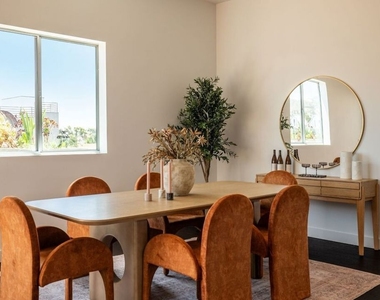 855 N Croft Avenue - Photo Thumbnail 14