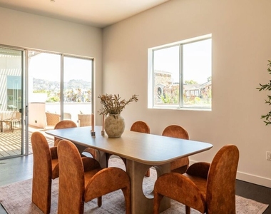 855 N Croft Avenue - Photo Thumbnail 15